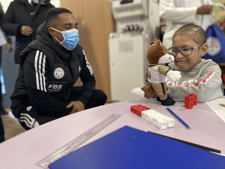 Leicester City Football Club (LCFC) men’s first team dropped by yesterday (Monday 12 December) to personally give Christmas presents to young patients at Leicester Children’s Hospital as part of the Club’s annual festive celebrations.